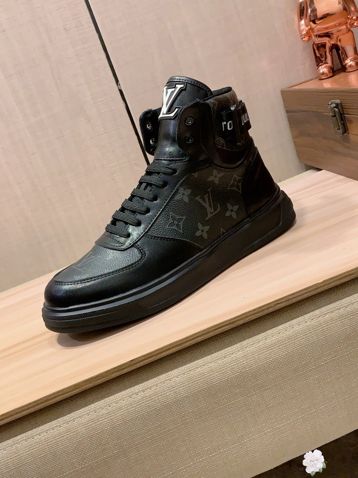 High-top men's shoes 💰442💰💰🎩🎩[Lightning][Lightning] "LV*" latest • popular casual shoes, top brand [seduce] luxury~purchase, top~quality. [Strong] The upper is made of imported breathable cowhide with fabric material ➕ Breathable sheepskin feet (•) and fine workmanship. The original stylish and stylish soft rubber wear-resistant and non-slip outsole is light and comfortable on the feet. The real thing looks better when taken in real life. 111: code: 38-44, 2️⃣ colors selected